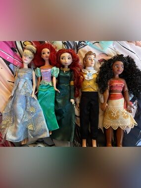 Lot of mixed Disney dolls